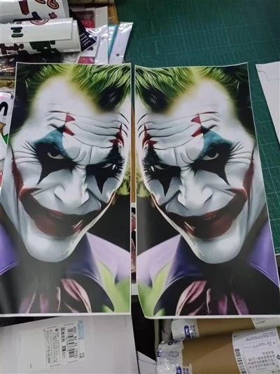 Zestaw naklejek Joker na słupek B samochodu
